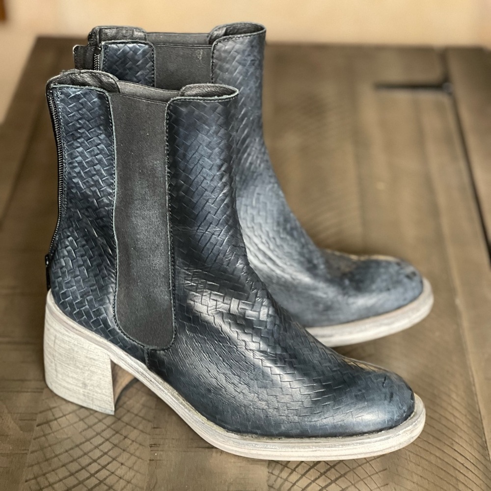 Free People Essential Chelsea boots